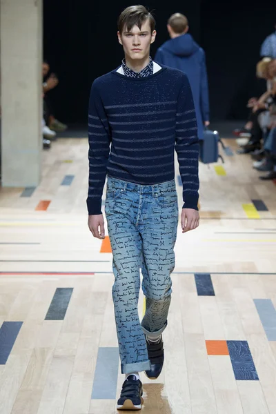 Look 30